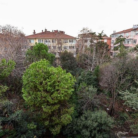 Charming Apartment Surrounded By Vibrant Attractions In Kadikoy Истанбул Екстериор снимка