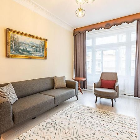 Charming Apartment Surrounded By Vibrant Attractions In Kadikoy Истанбул Екстериор снимка