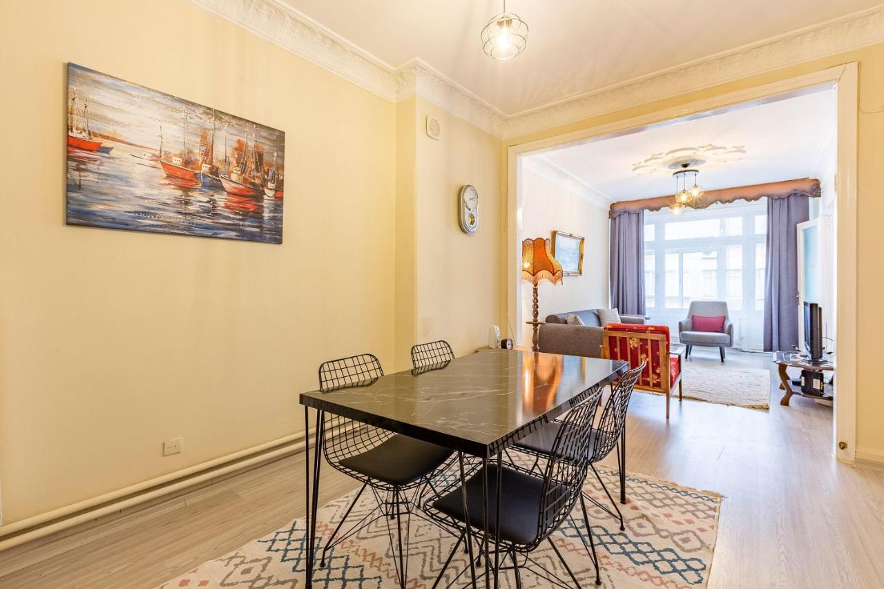 Charming Apartment Surrounded By Vibrant Attractions In Kadikoy Истанбул Екстериор снимка
