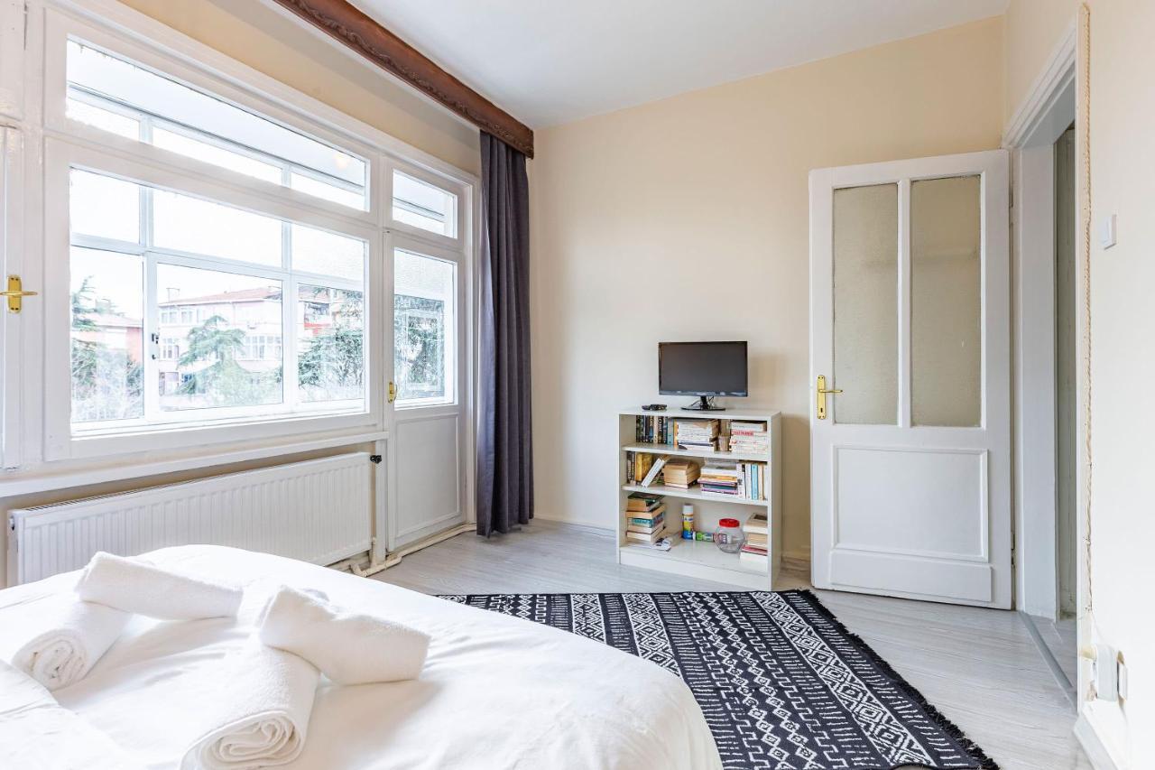 Charming Apartment Surrounded By Vibrant Attractions In Kadikoy Истанбул Екстериор снимка