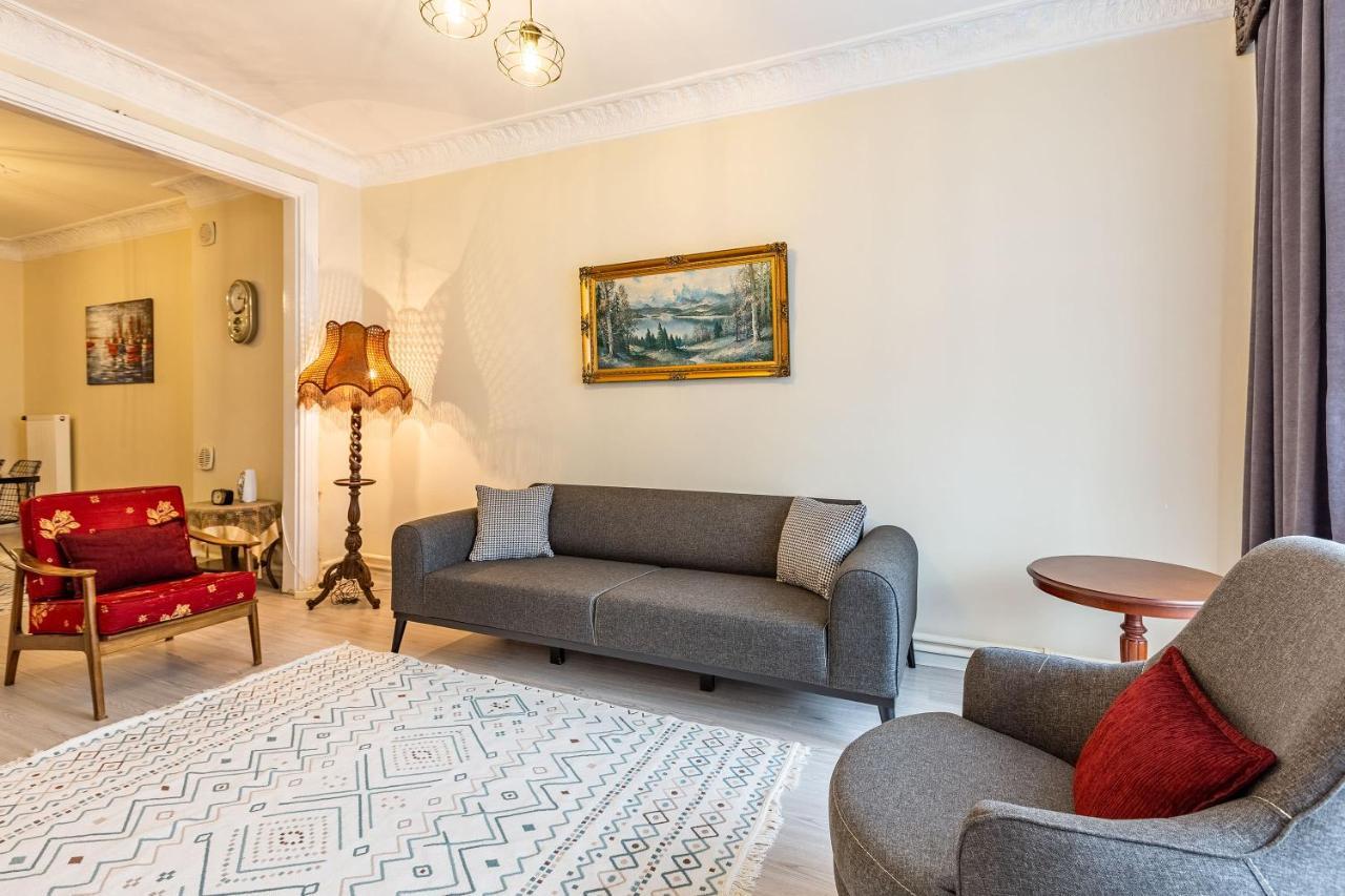 Charming Apartment Surrounded By Vibrant Attractions In Kadikoy Истанбул Екстериор снимка