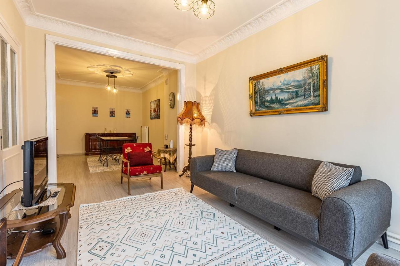 Charming Apartment Surrounded By Vibrant Attractions In Kadikoy Истанбул Екстериор снимка
