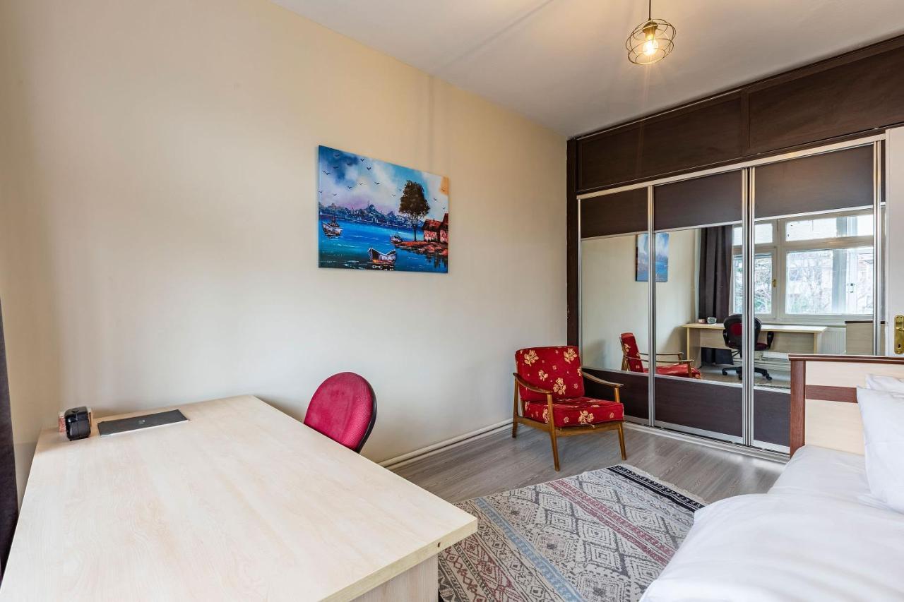 Charming Apartment Surrounded By Vibrant Attractions In Kadikoy Истанбул Екстериор снимка