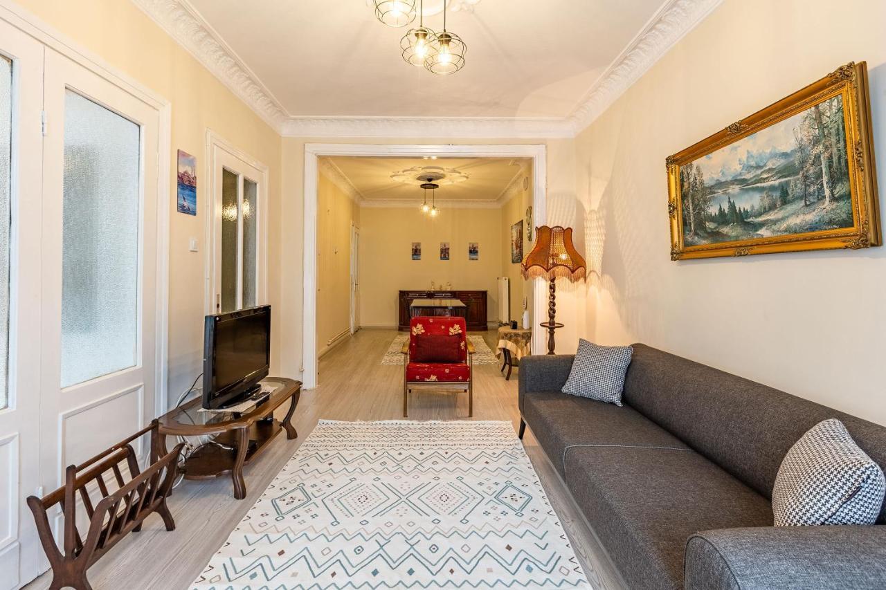 Charming Apartment Surrounded By Vibrant Attractions In Kadikoy Истанбул Екстериор снимка